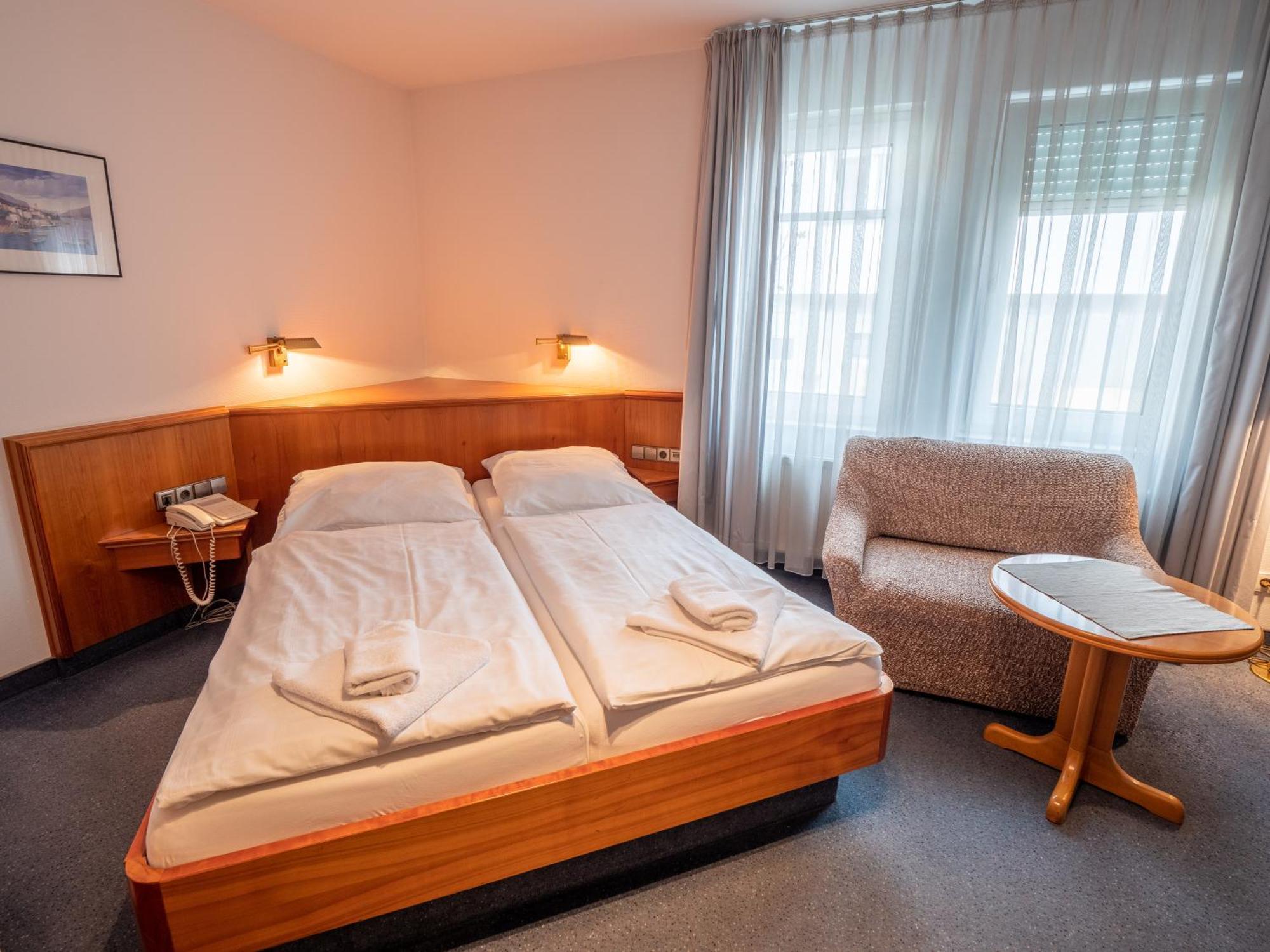 Hotel Pflum Mit Gaestehaus Nuertingen Phòng bức ảnh