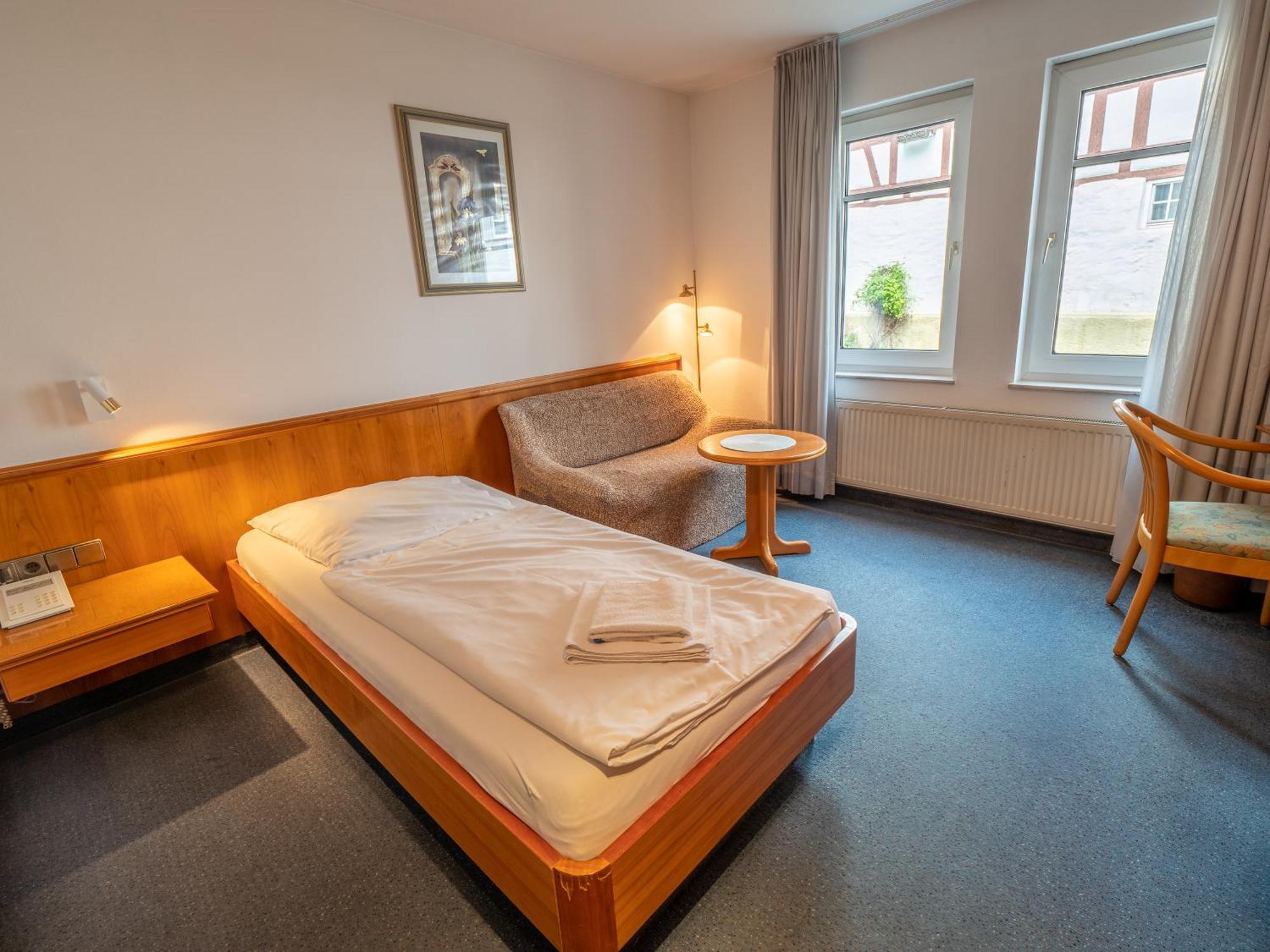 Hotel Pflum Mit Gaestehaus Nuertingen Ngoại thất bức ảnh