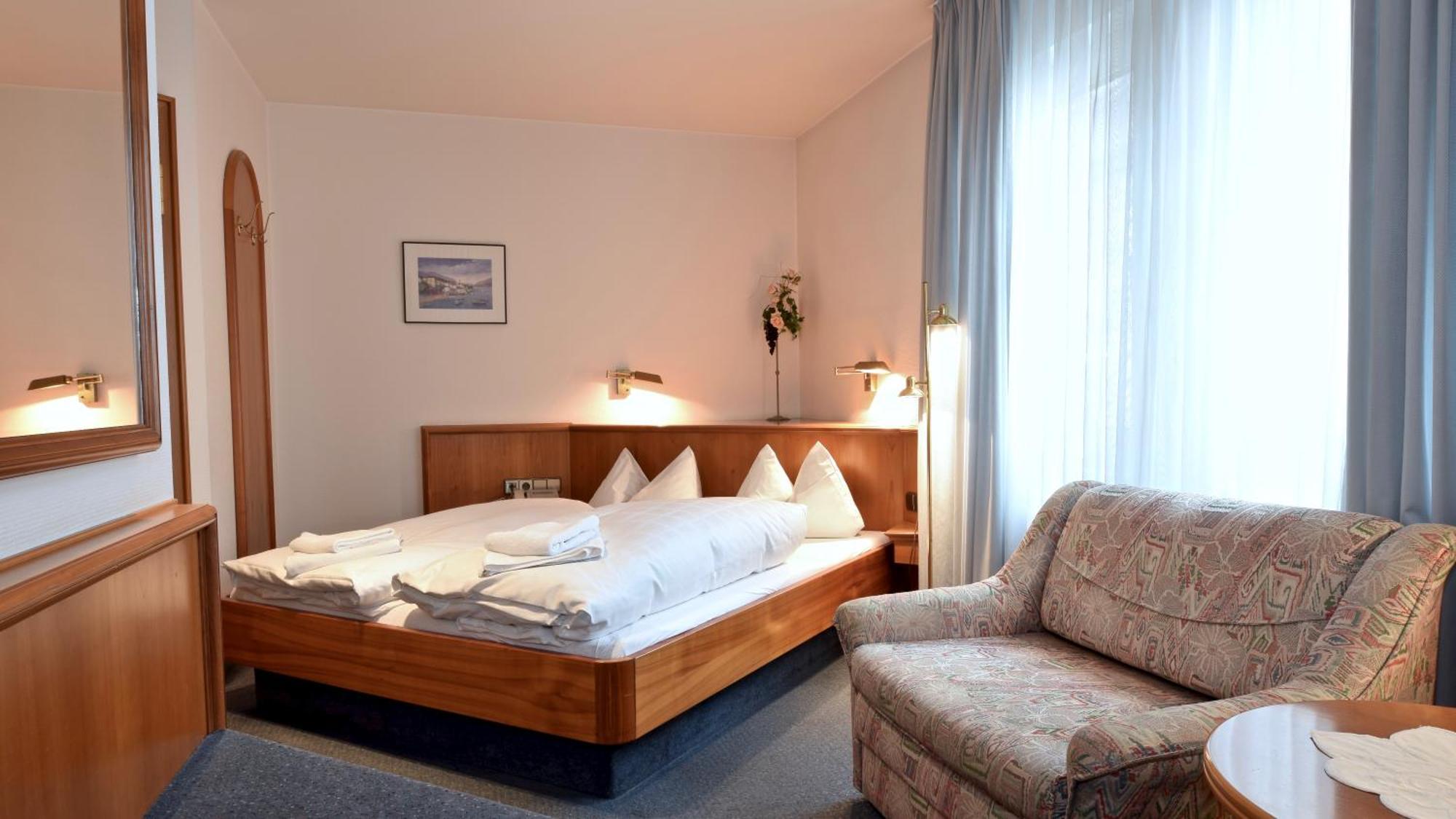 Hotel Pflum Mit Gaestehaus Nuertingen Ngoại thất bức ảnh