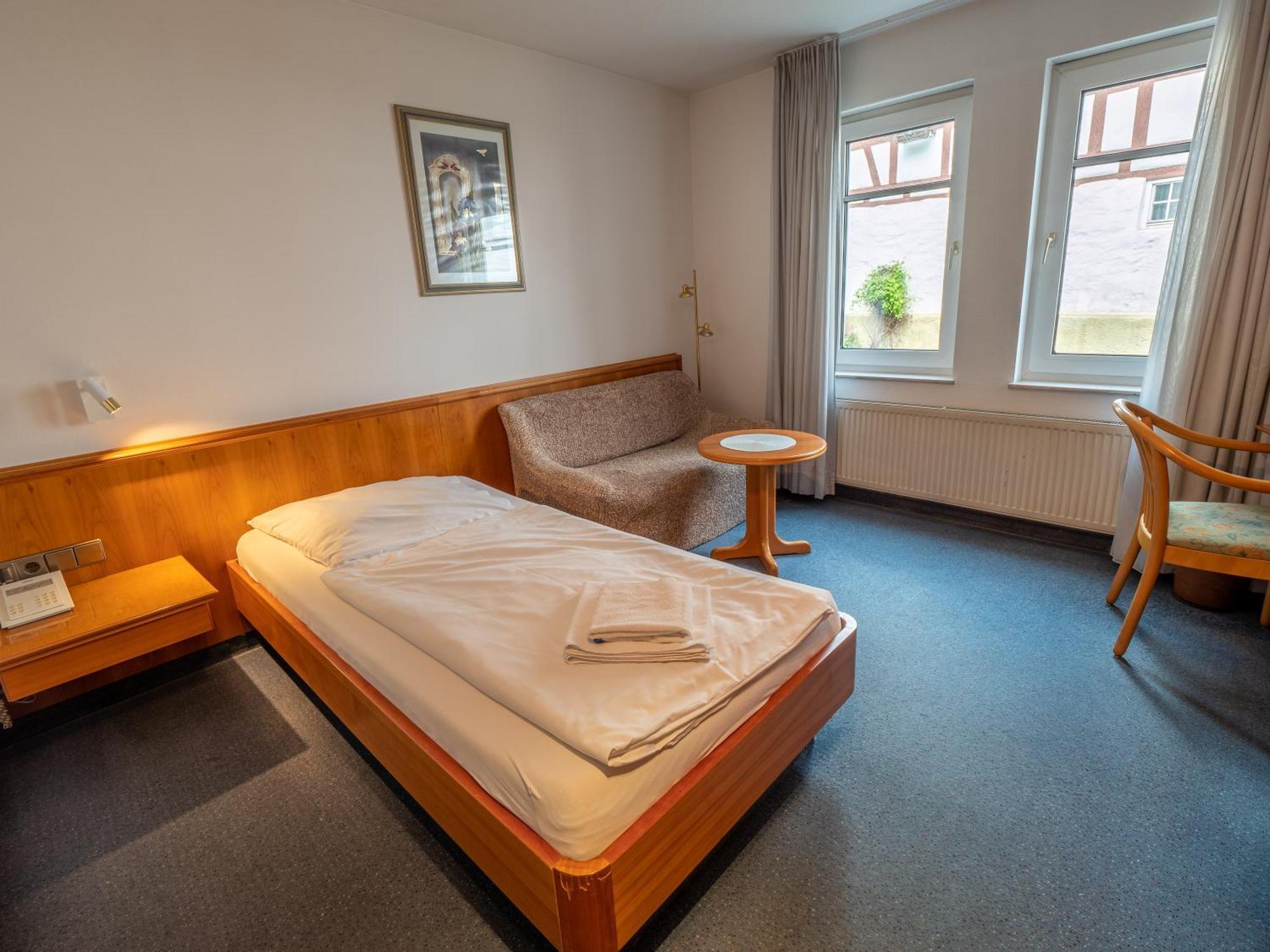Hotel Pflum Mit Gaestehaus Nuertingen Ngoại thất bức ảnh