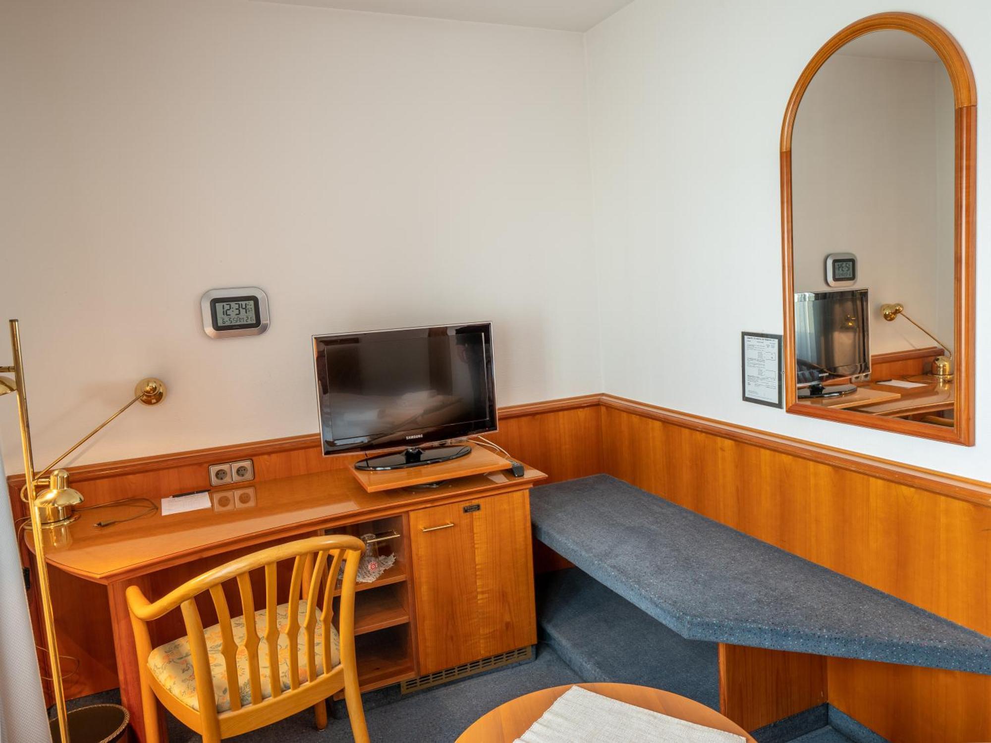 Hotel Pflum Mit Gaestehaus Nuertingen Ngoại thất bức ảnh
