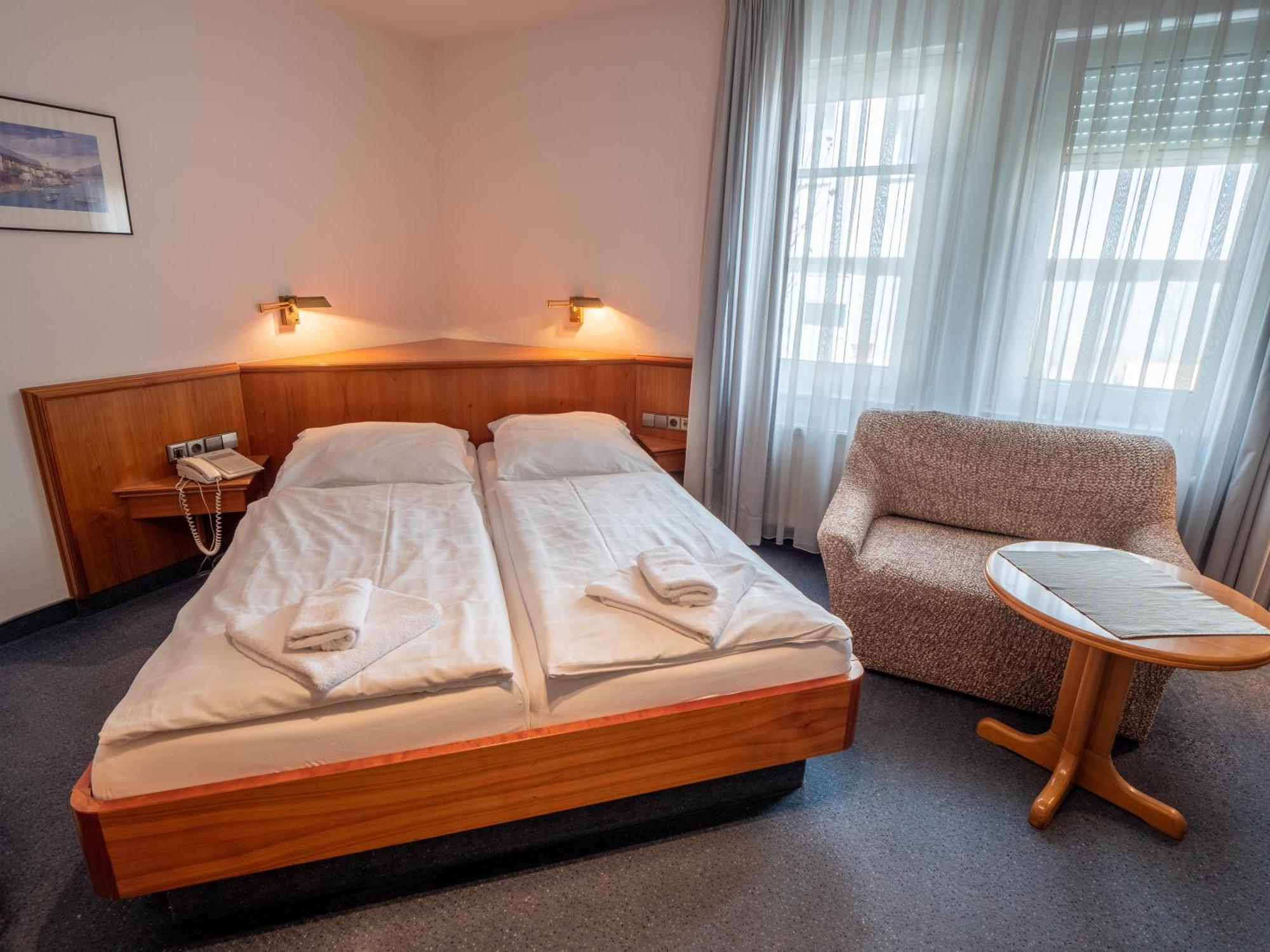 Hotel Pflum Mit Gaestehaus Nuertingen Phòng bức ảnh