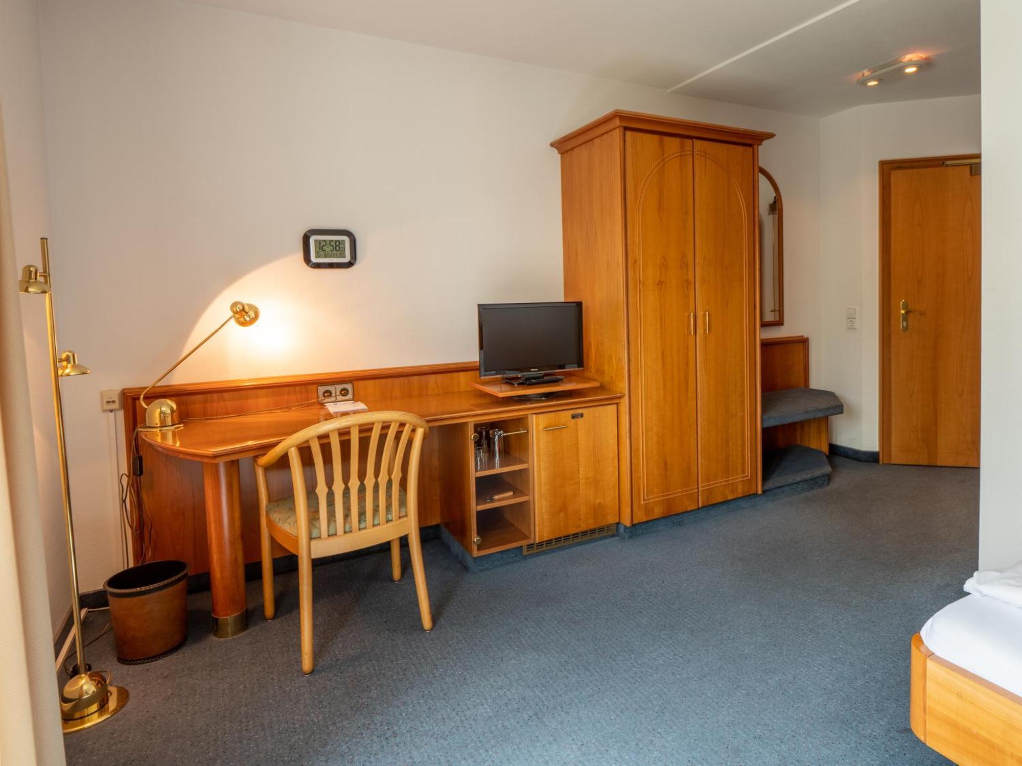 Hotel Pflum Mit Gaestehaus Nuertingen Ngoại thất bức ảnh